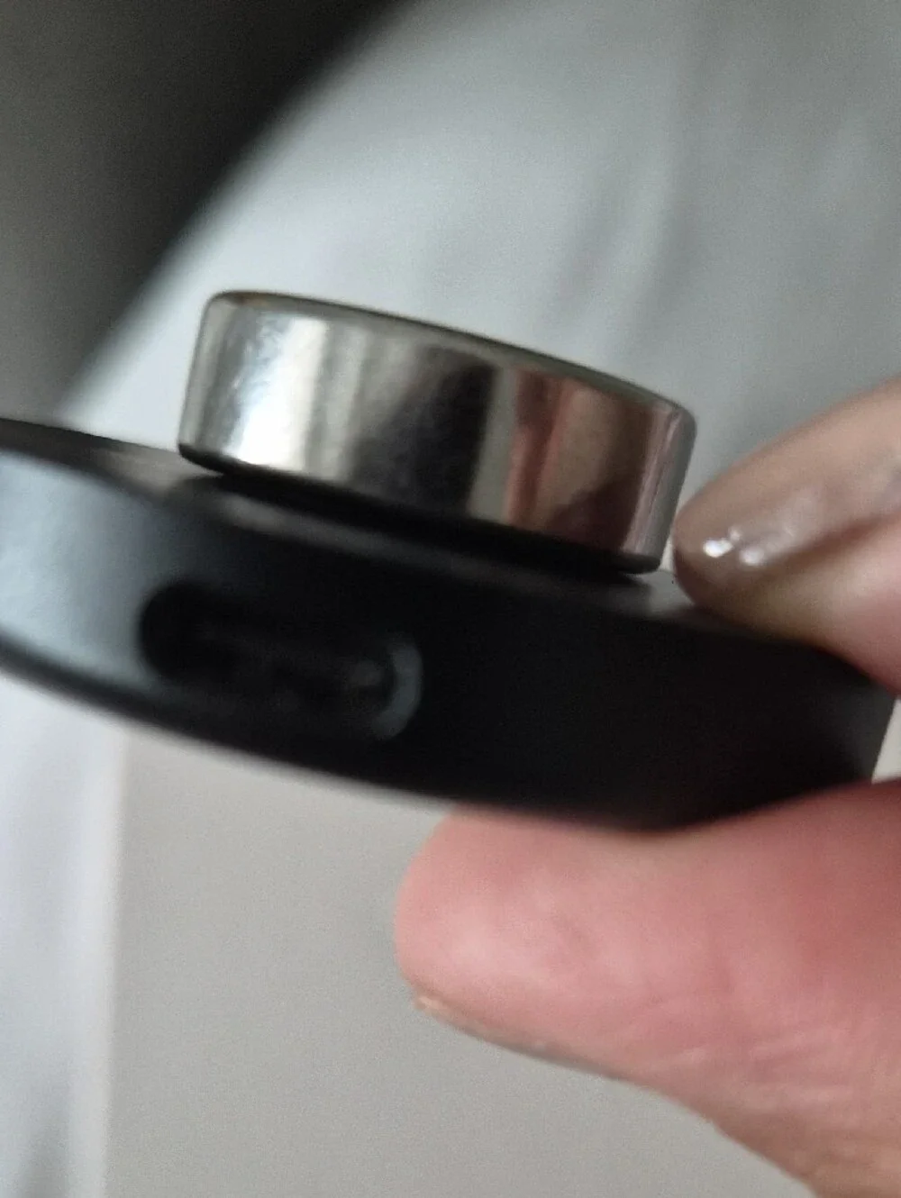 Oura 3 Smart Ring / Health Tracker With Charging Dock - Size 8